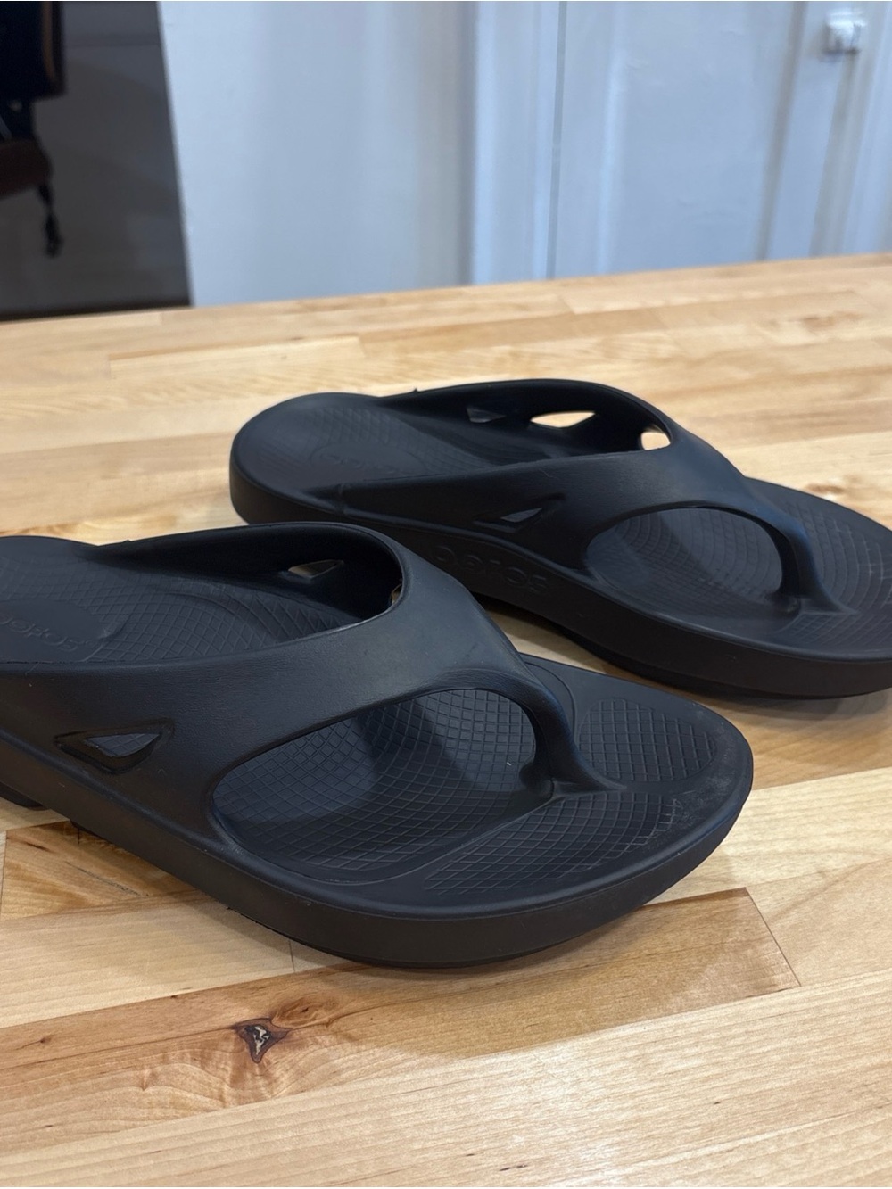 Oofos Unisex Original Sandal Thong for Sports Recovery Men 7 Women 9 EUC